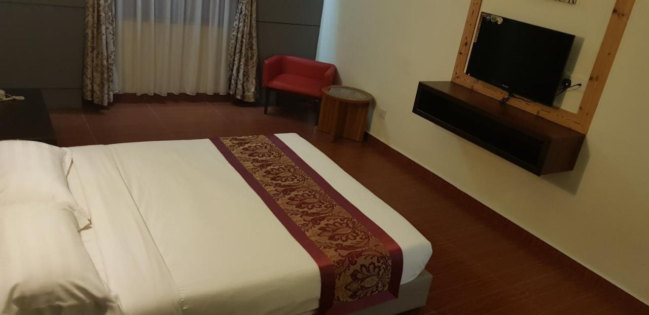 Capital O 89938 Herald Hotel Malacca Exteriör bild