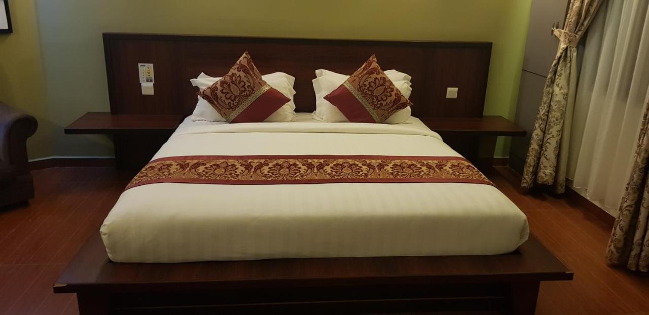 Capital O 89938 Herald Hotel Malacca Exteriör bild